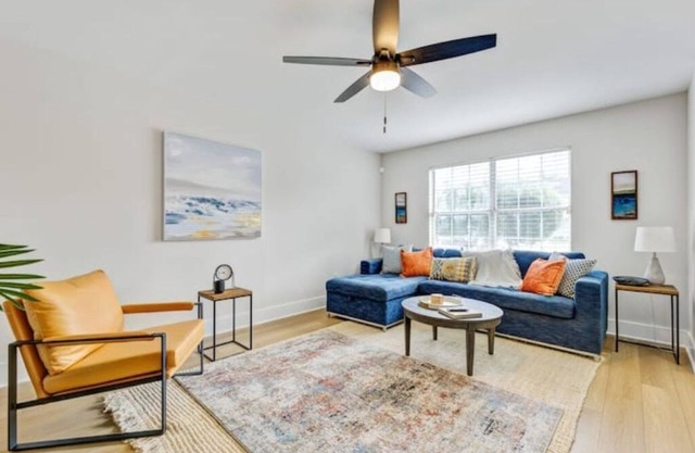 The Ember- 2 story townhome minutes to the airport and downtown