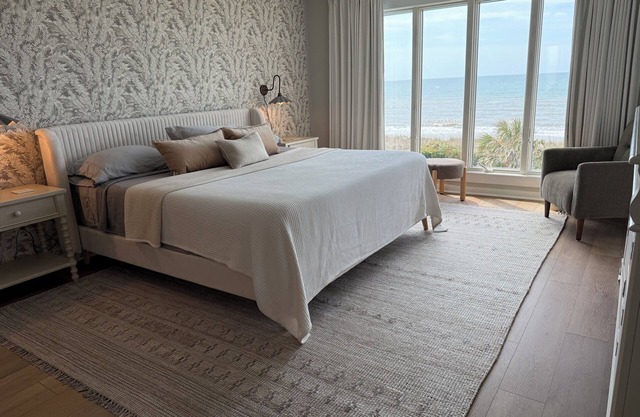 The Emerald View- Oceanfront- Top Floor- 3 Pools