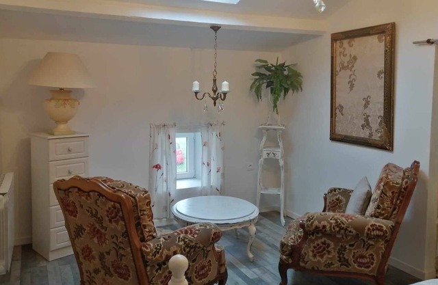 The Enchanted Bedroom, private bathroom with kitchen facilities available