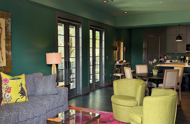 The Executive @ The Pullman House Downtown w/Heated Pool