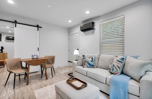 The Gem – New & Wilmington Hideaway