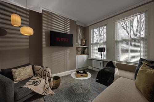 THE GETAWAY! 3 Bed House - Plymouth - Sleeps 7 - Free Parking - Habita Property