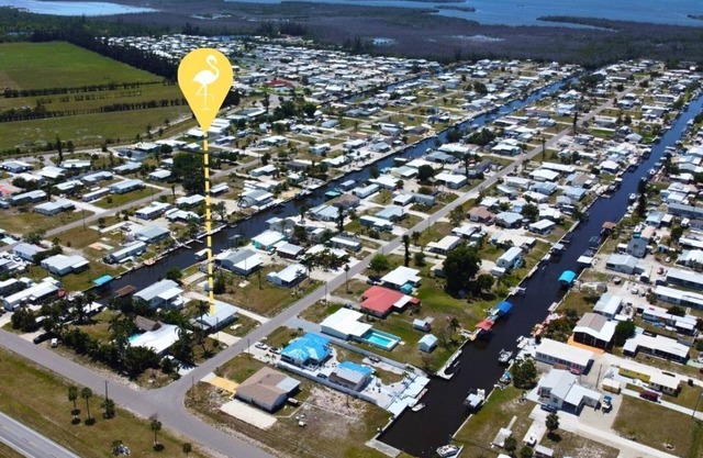The Golden Flamingo – 2B/1Ba – Pool & Boat Ramp in Flamingo Bay