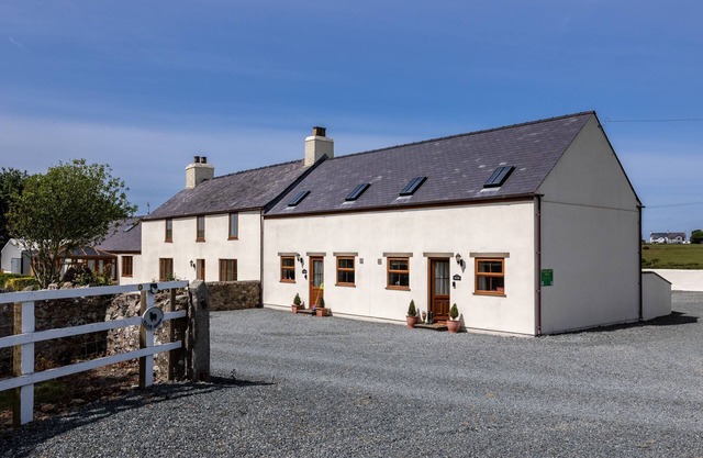 The Granary : Cosy 2-Bed Cottage Between Sea & Mountains | Managed by Anglesey Holiday Lettings