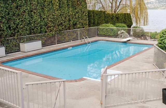 The Grandeur - Lakefront