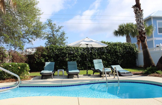 'The Great Escape'.Private Pool.Beach cottage.Steps to Beach!