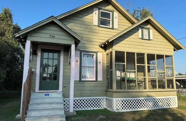 The Green House in La Grange - New Listing!