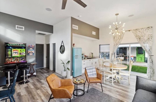 The Gregory: 2 Bed/1 Bath Guesthouse