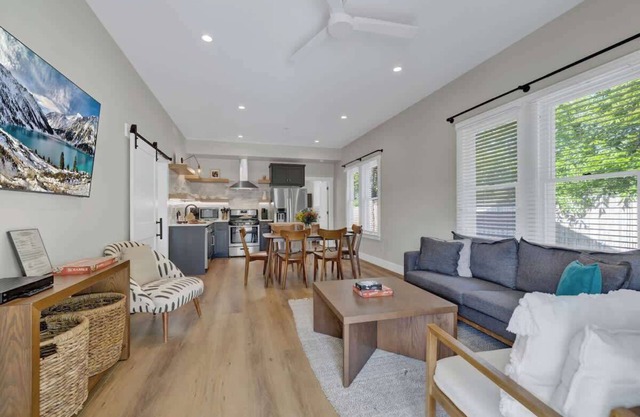 The Grove Estate 9BD/7BA! Perfect For Groups!