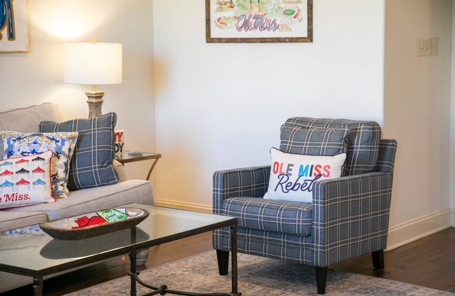 The Grove House, 2BR Condo by Velvet Ditch Villas