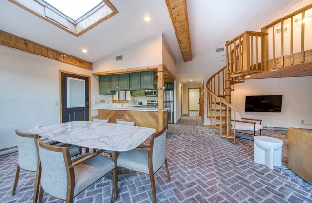 The Haüs Windham - Luxury 2 Bedroom Suite w Loft