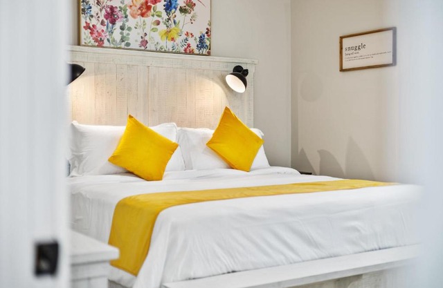 The Happy Place: 3BR Home on Quiet Street