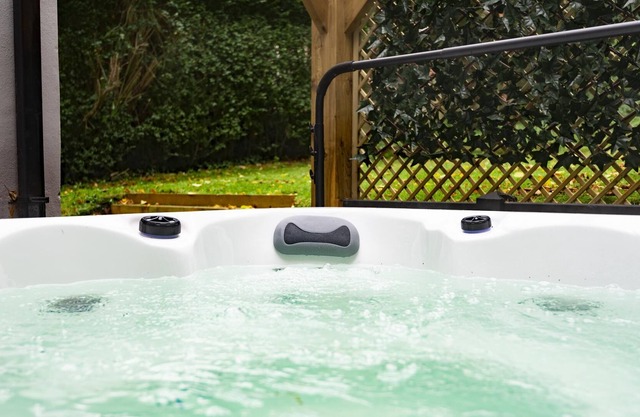 The Headingley House Leeds - Hot Tub - Sleeps Up To 12 - EV Charging