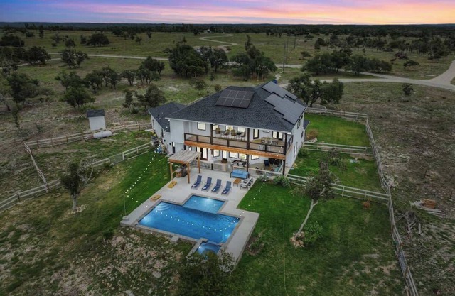 The Heavy Pour w/Pool & Hot-tub