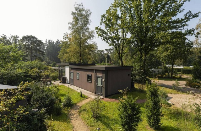 The Heide Lodge offers a luxurious and comfortable holiday experience on a spacious plot with a private garden and excellent amenities.