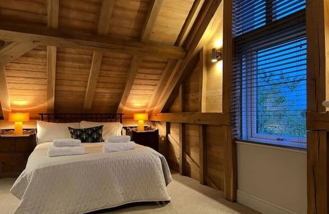 The Hen House: Beautiful green oak country barn