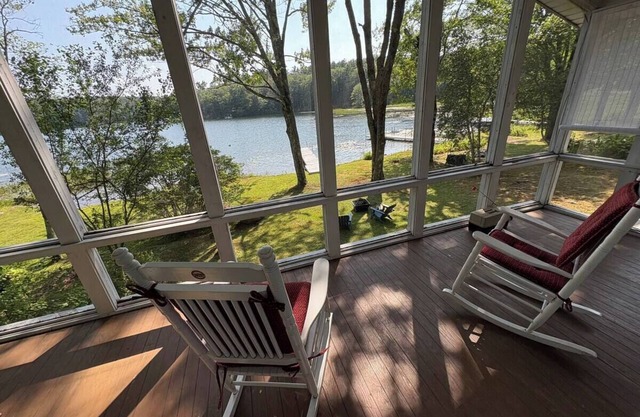 The Heron Haus - Lakeside Escape in Belgrade Maine