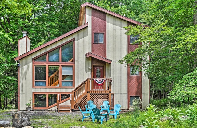 The Hideout Cottage w/ Access to Lakes & Ski Slope