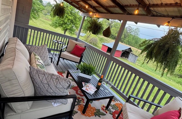 The Hildebran Hideaway is a Charming 2-bedroom in the countryside of Hickory, NC