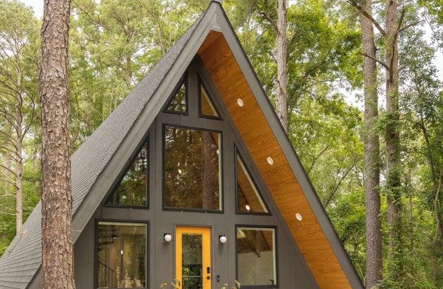 The Hillside Chalet! w/ Fire Pit! Close to Campbell University