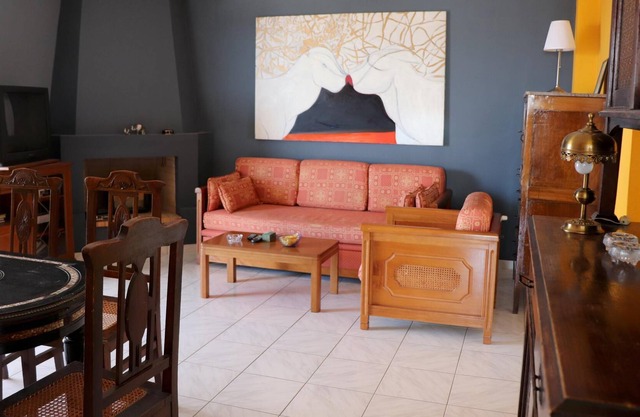 The holiday apartment is in a beautiful and quiet hillside location close to the