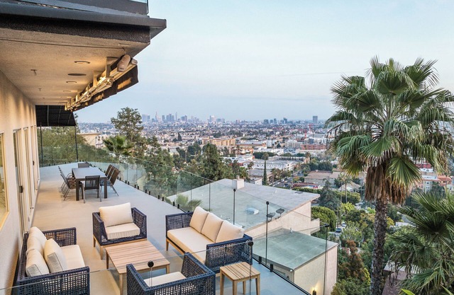 The Hollywood Hills Luxury Nest with Views, Pool and Spa.