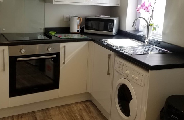 The Holyhead Lodge, Cottage Bungalow, New & Modern for 2020