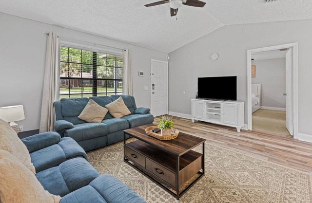 The House on Center Way | House in Middleburg