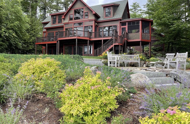 The Ideal Winnipesaukee Lakefront Retreat Right In Meredith Bay