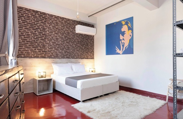 The Industrial Loft Private Rooftop & Jacuzzi