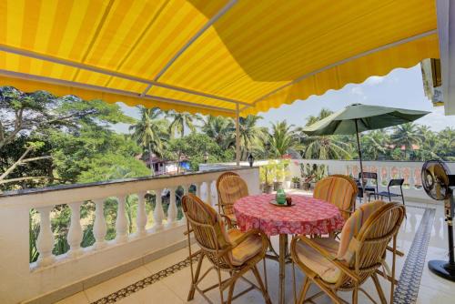 The Iris, 12 mins walk to Betalbatim Beach