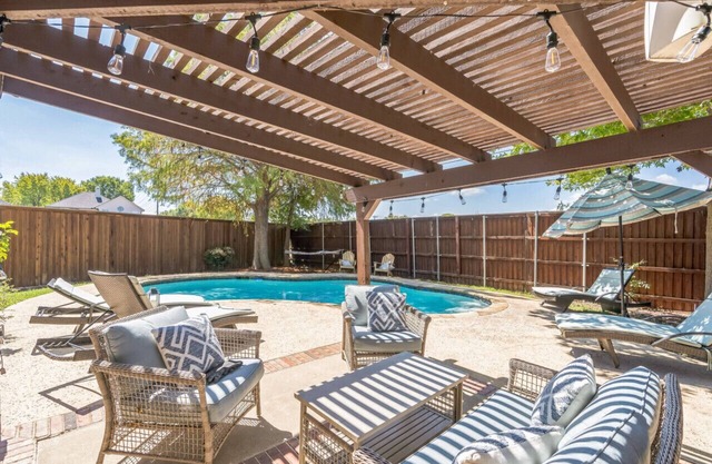 The Kendall | Cozy Home and Pool