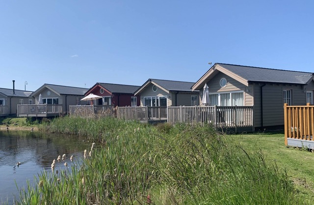 The Lake House - a meadow lodge that sleeps 4 guests in 2 bedrooms