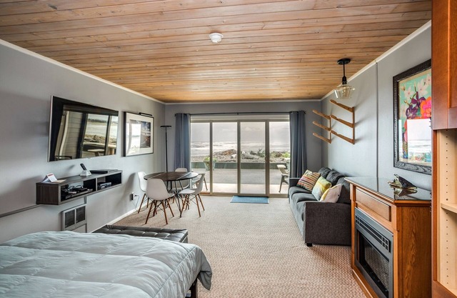 The Lanai At The Cove