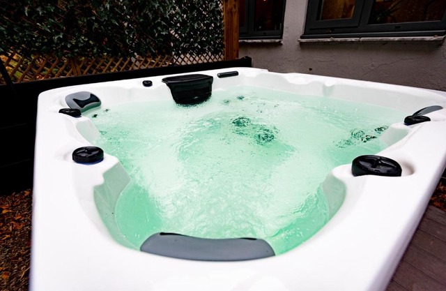 The Leeds Gathering - Hot Tub - EV Charging