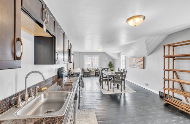 The Loft 3BR Apartment with Scenic Deck