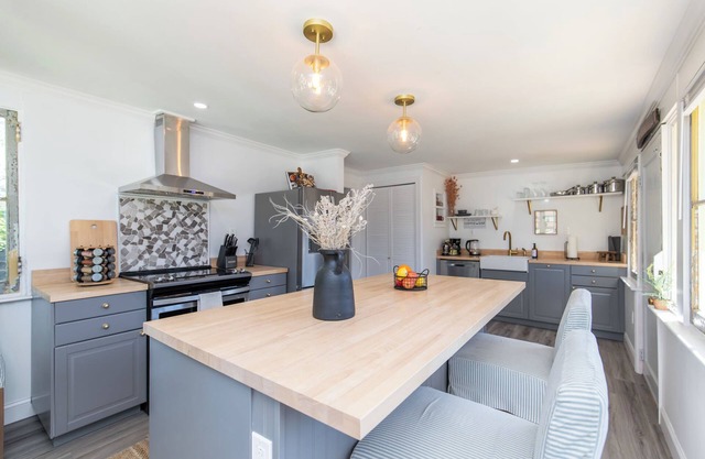 The Loft - Cozy Retreat in Historic Downtown