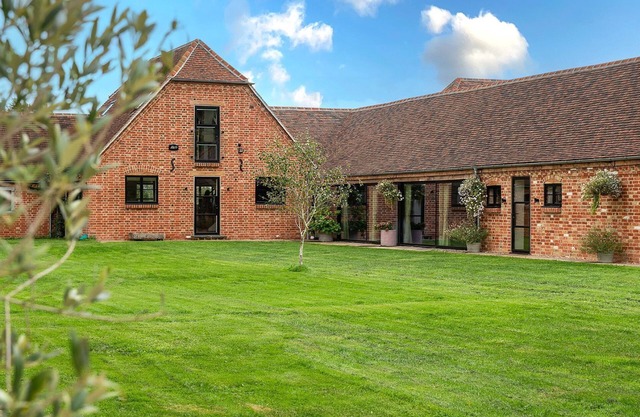 The Long Barn - Near Oxford