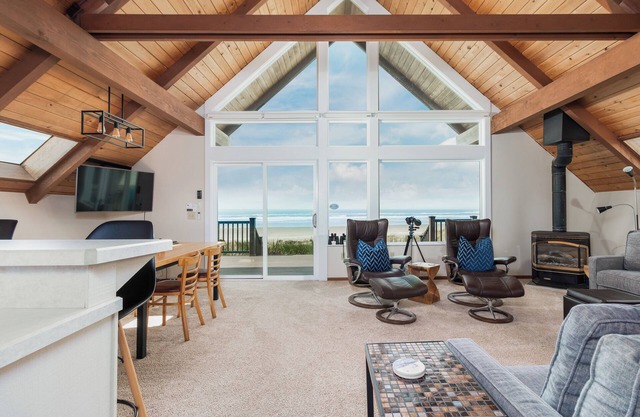 The Lookout #108 - Oceanfront, direct beach access, spacious & 3 king beds