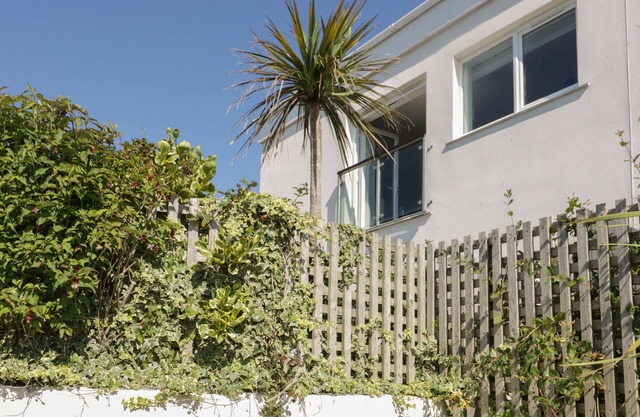 THE LOOKOUT, family friendly, country holiday cottage in Newquay