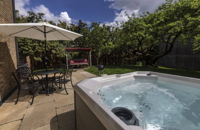 The Maid's Cottage · Rural hideaway in a cosy farm cottage with hot tub