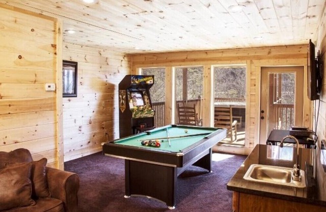 The Mallard - 3 Bedrooms, 3 Baths, Sleeps 10 by RedAwning