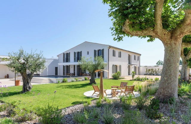 The Mas du Mazet, Stunning New Mas in the Heart of the Orchards – Charleval