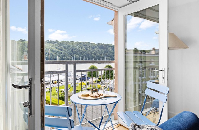 The Masts - Luxury Dart Marina Apartment