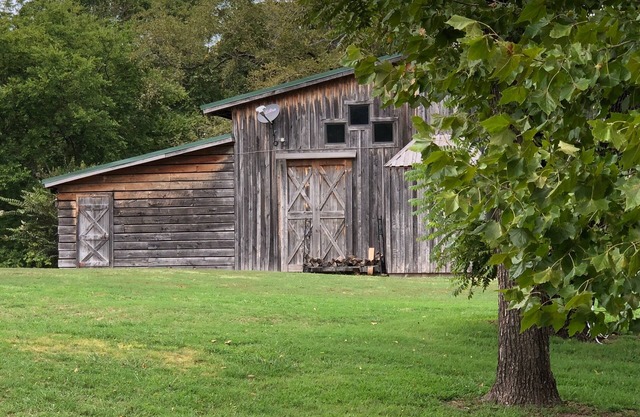 The Meadows Lodge is a Hotel style lodge with 8 rooms and 2 suites available.