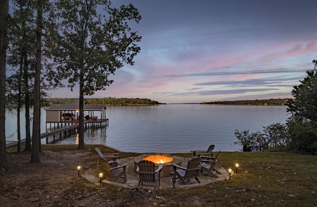 The Million Dollar View Lakehouse ~Sleeps 10 ~Kayaks ~Fire Pit
