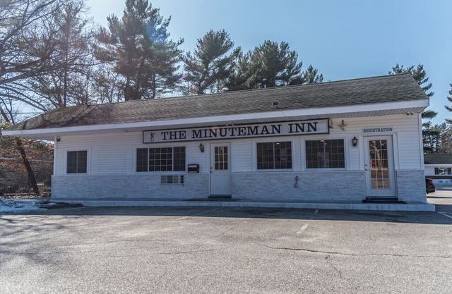 THE MINUTEMAN INN Room, 1 King Bed