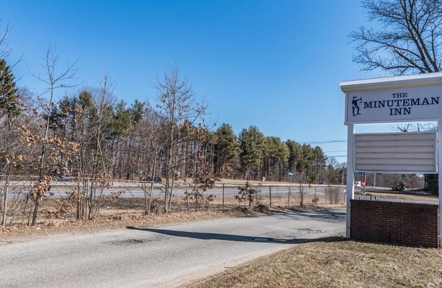 THE MINUTEMAN INN Room, 1 King Bed