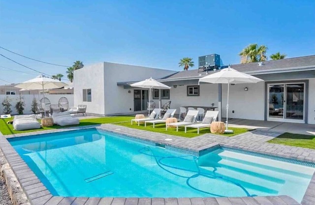 *The Monty* Stylish Old Town Oasis w/Private Pool