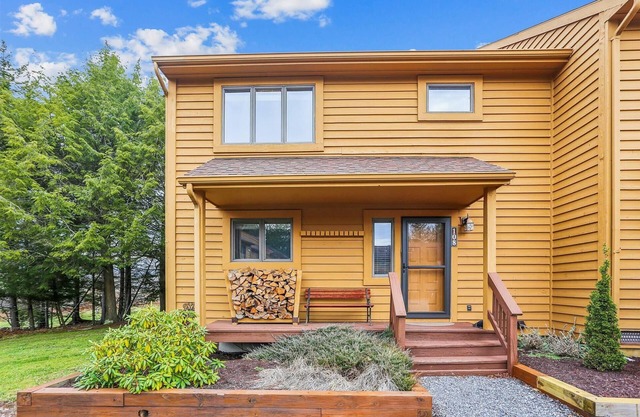 The Mountain House: 3 BR, 3 BA in Canaan Valley, Sleeps 6